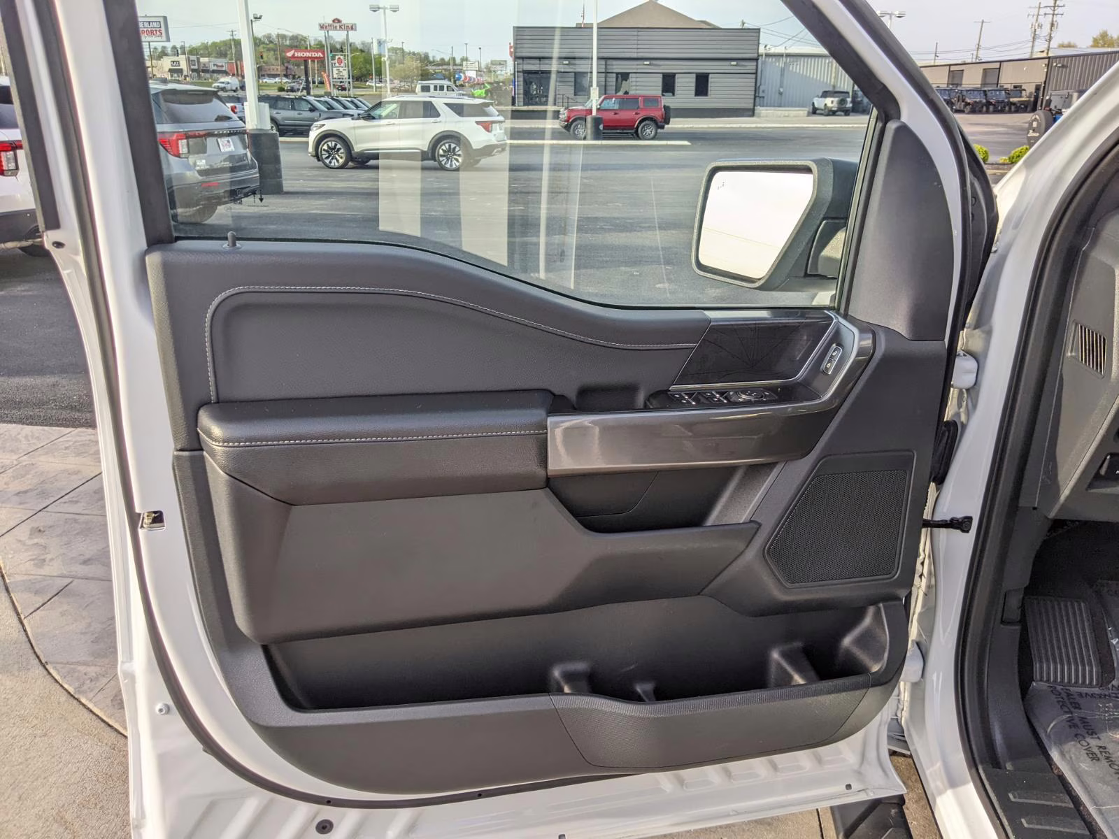 2023 Oxford White Ford F-150 XLT 4X4 Truck