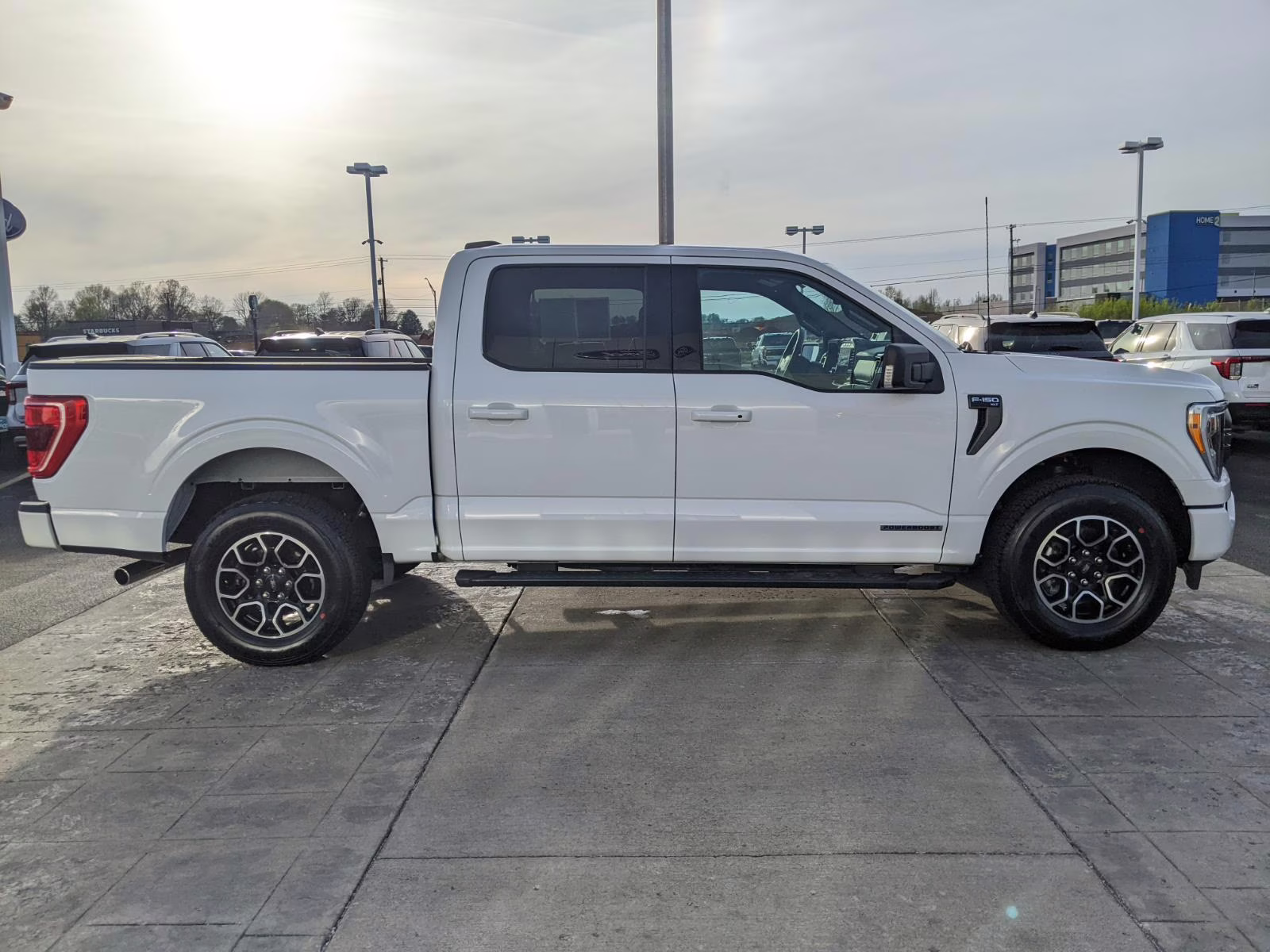 2023 Oxford White Ford F-150 XLT 4X4 Truck