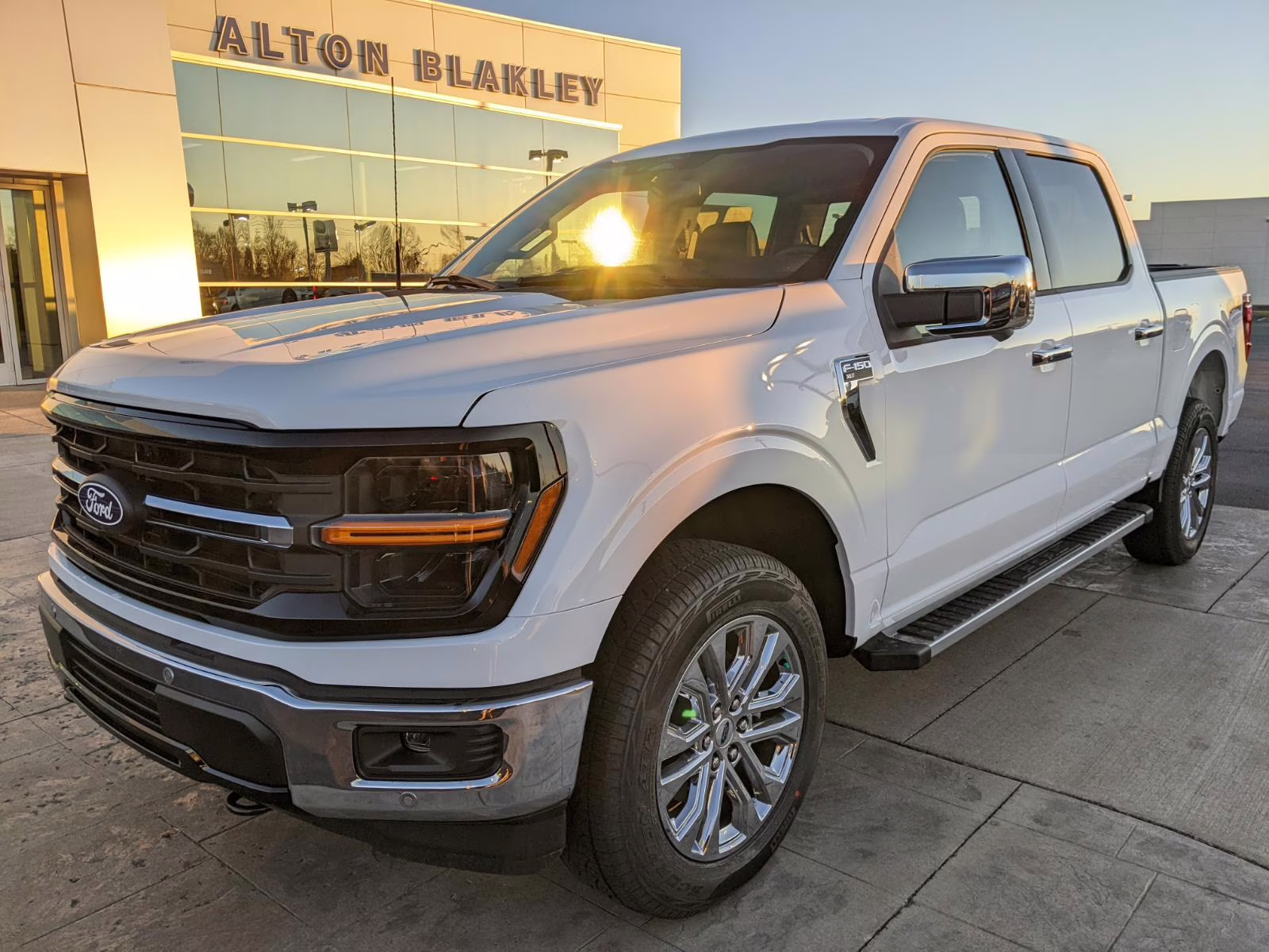 2026 Oxford White Ford F-150 XLT 4X4 Truck