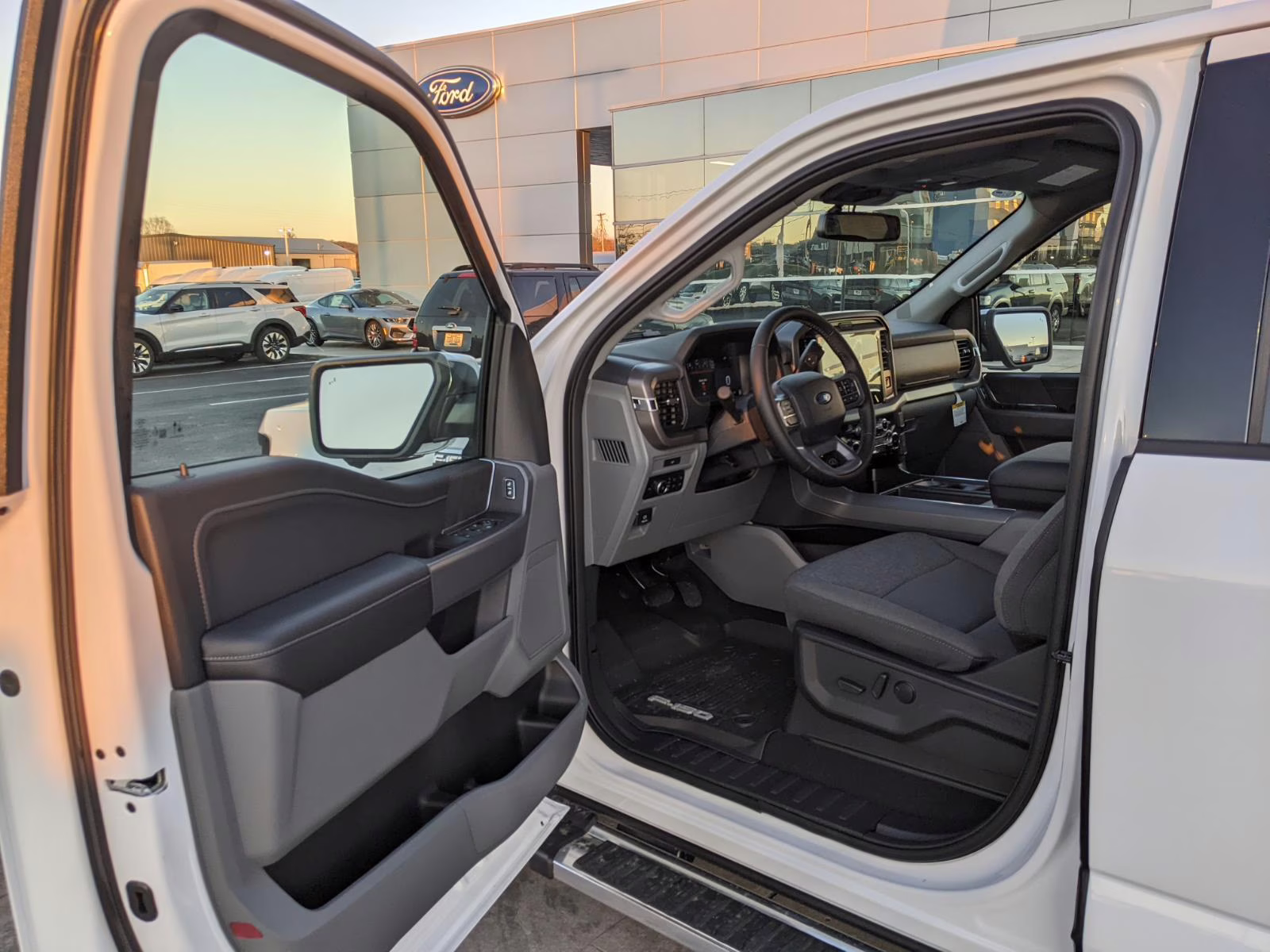 2026 Oxford White Ford F-150 XLT 4X4 Truck