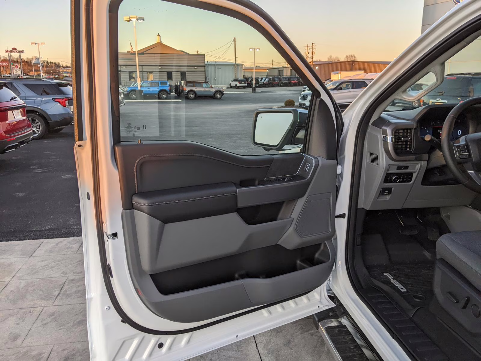 2026 Oxford White Ford F-150 XLT 4X4 Truck