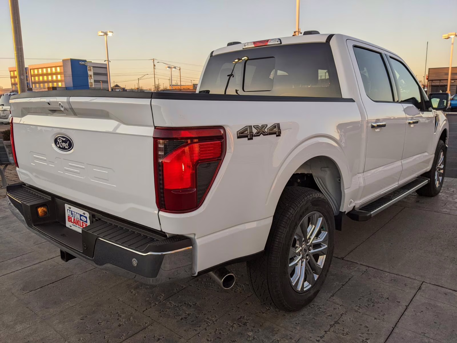 2026 Oxford White Ford F-150 XLT 4X4 Truck