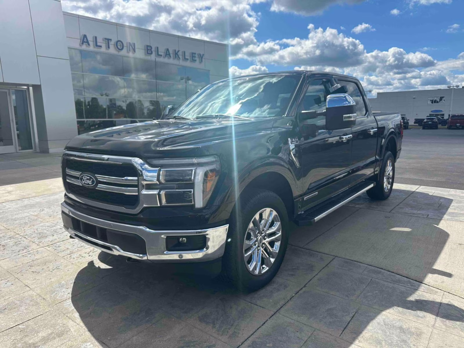 2025 AGATE BLACK METALLIC Ford F-150 LARIAT 4X4 Truck