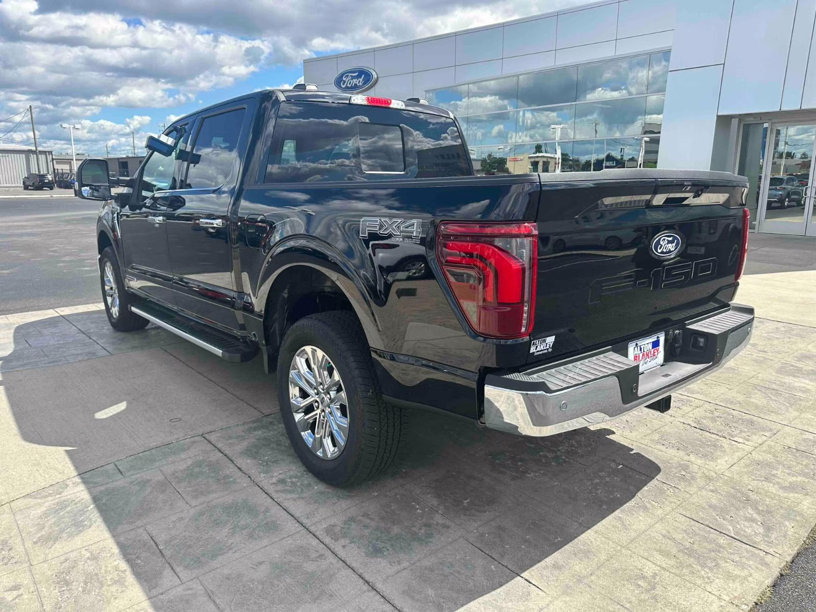2025 AGATE BLACK METALLIC Ford F-150 LARIAT 4X4 Truck