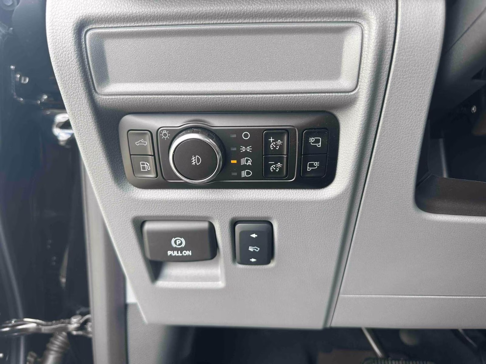 2025 AGATE BLACK METALLIC Ford F-150 LARIAT 4X4 Truck