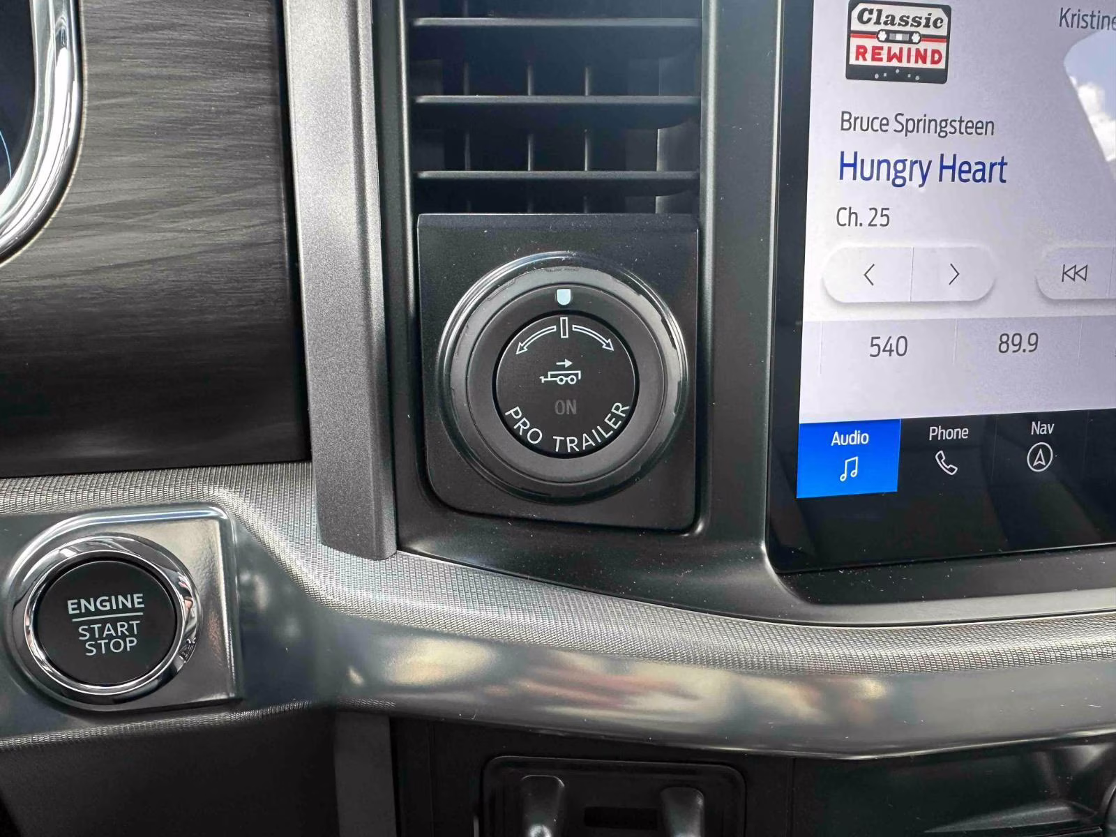 2025 AGATE BLACK METALLIC Ford F-150 LARIAT 4X4 Truck