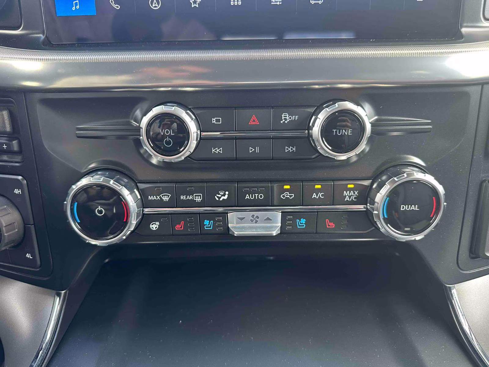2025 AGATE BLACK METALLIC Ford F-150 LARIAT 4X4 Truck