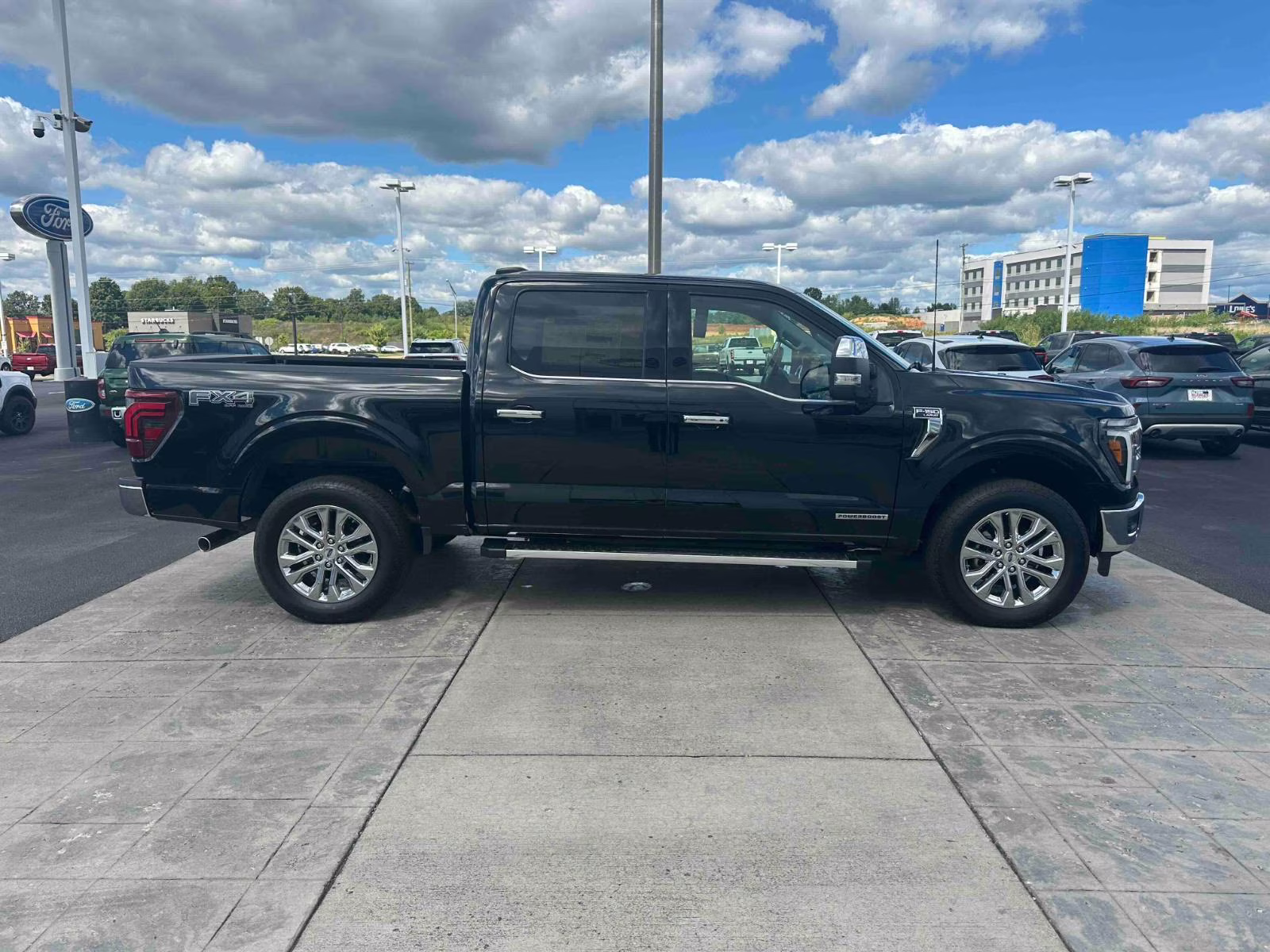 2025 AGATE BLACK METALLIC Ford F-150 LARIAT 4X4 Truck