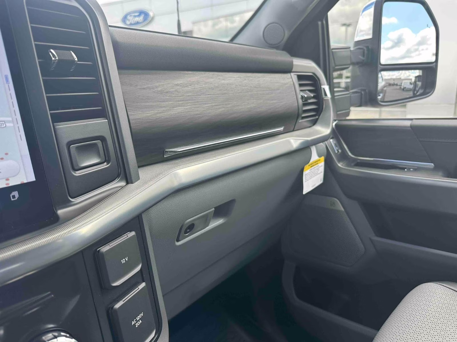 2025 AGATE BLACK METALLIC Ford F-150 LARIAT 4X4 Truck