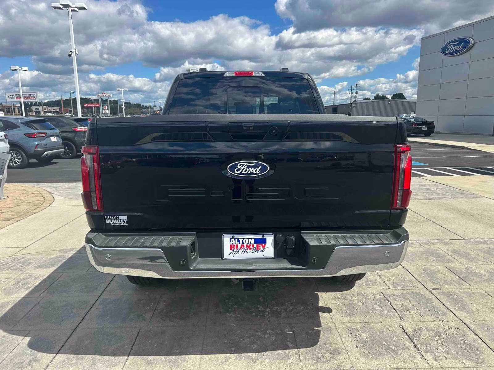 2025 AGATE BLACK METALLIC Ford F-150 LARIAT 4X4 Truck