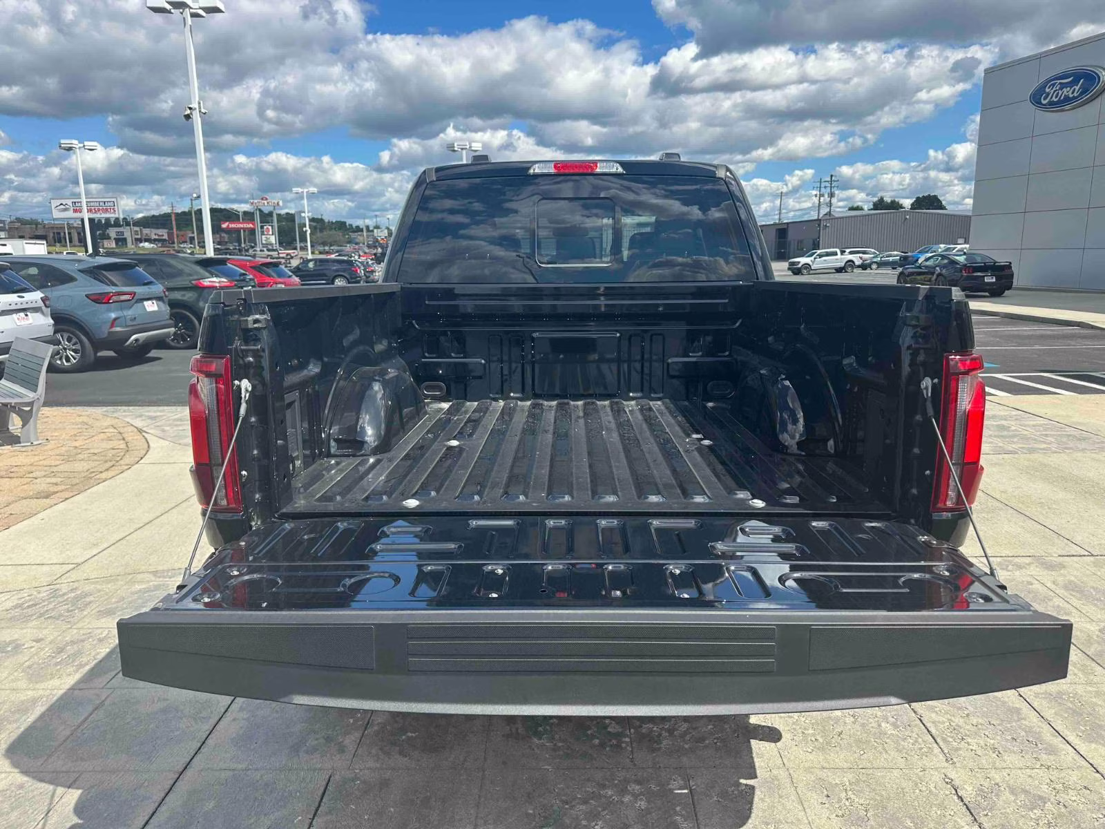 2025 AGATE BLACK METALLIC Ford F-150 LARIAT 4X4 Truck