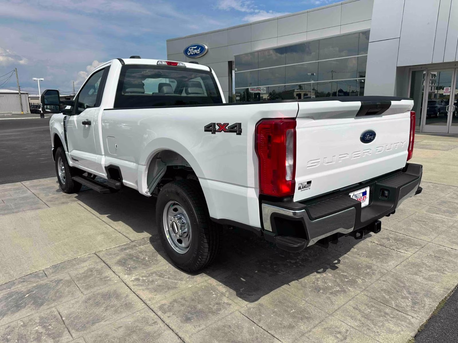 2026 Oxford White Ford Super Duty F-250 SRW XL 4X4 Truck