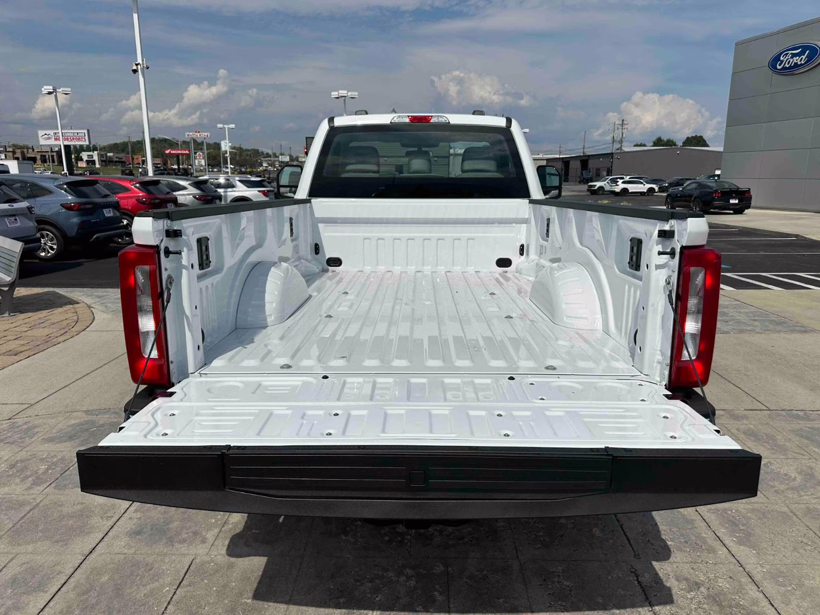 2026 Oxford White Ford Super Duty F-250 SRW XL 4X4 Truck