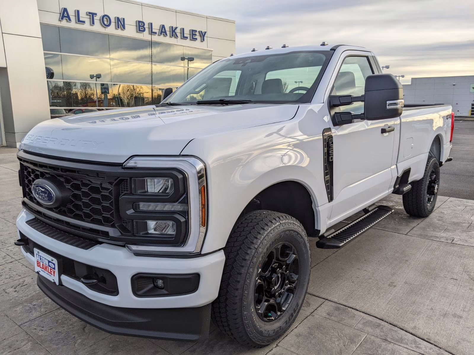 2026 Oxford White Ford Super Duty F-350 SRW XL 4X4 Truck