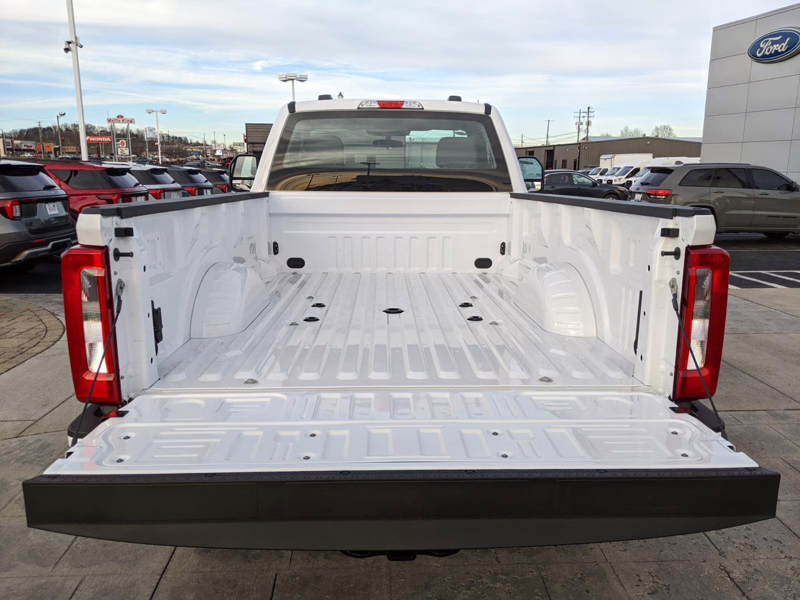2026 Oxford White Ford Super Duty F-350 SRW XL 4X4 Truck