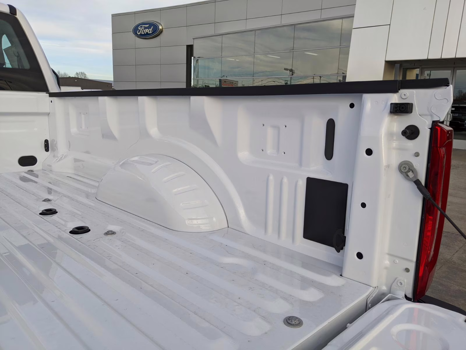 2026 Oxford White Ford Super Duty F-350 SRW XL 4X4 Truck