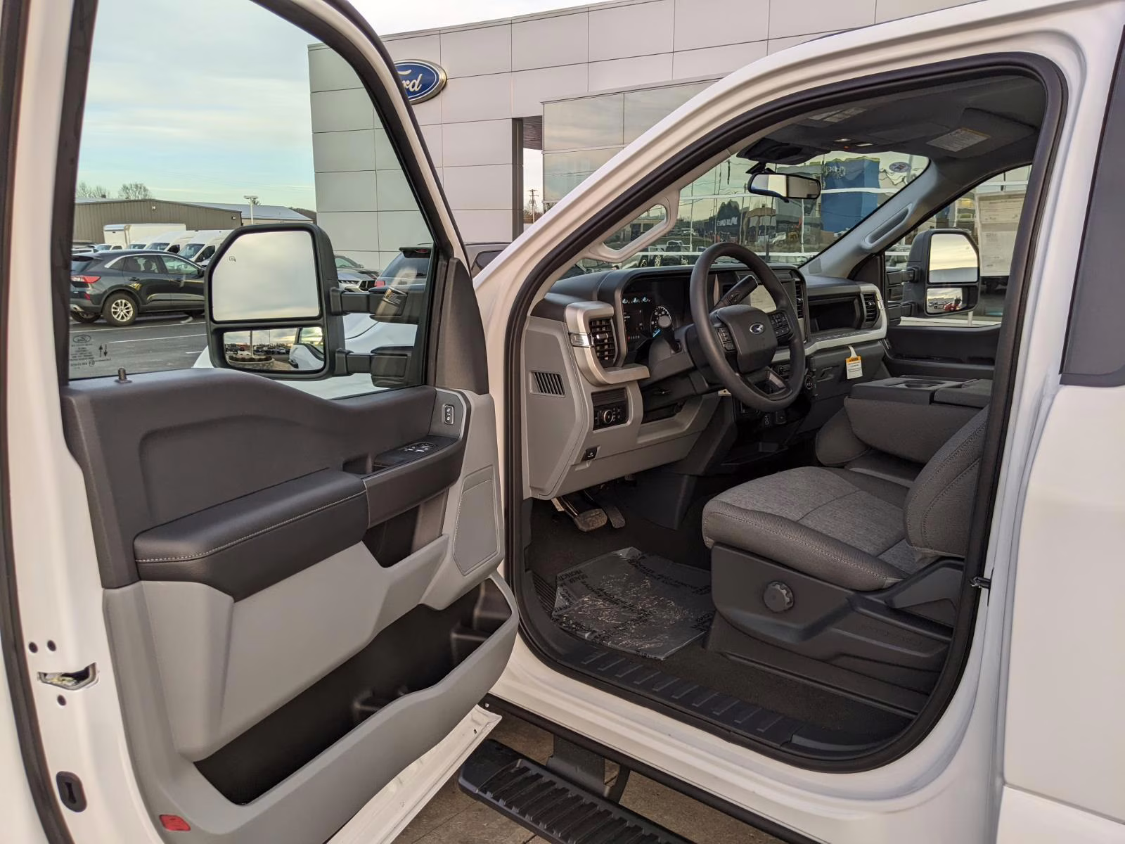 2026 Oxford White Ford Super Duty F-350 SRW XL 4X4 Truck