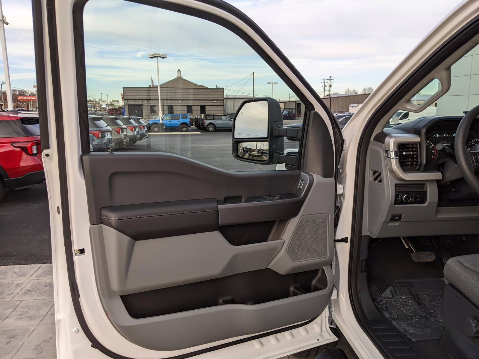 2026 Oxford White Ford Super Duty F-350 SRW XL 4X4 Truck