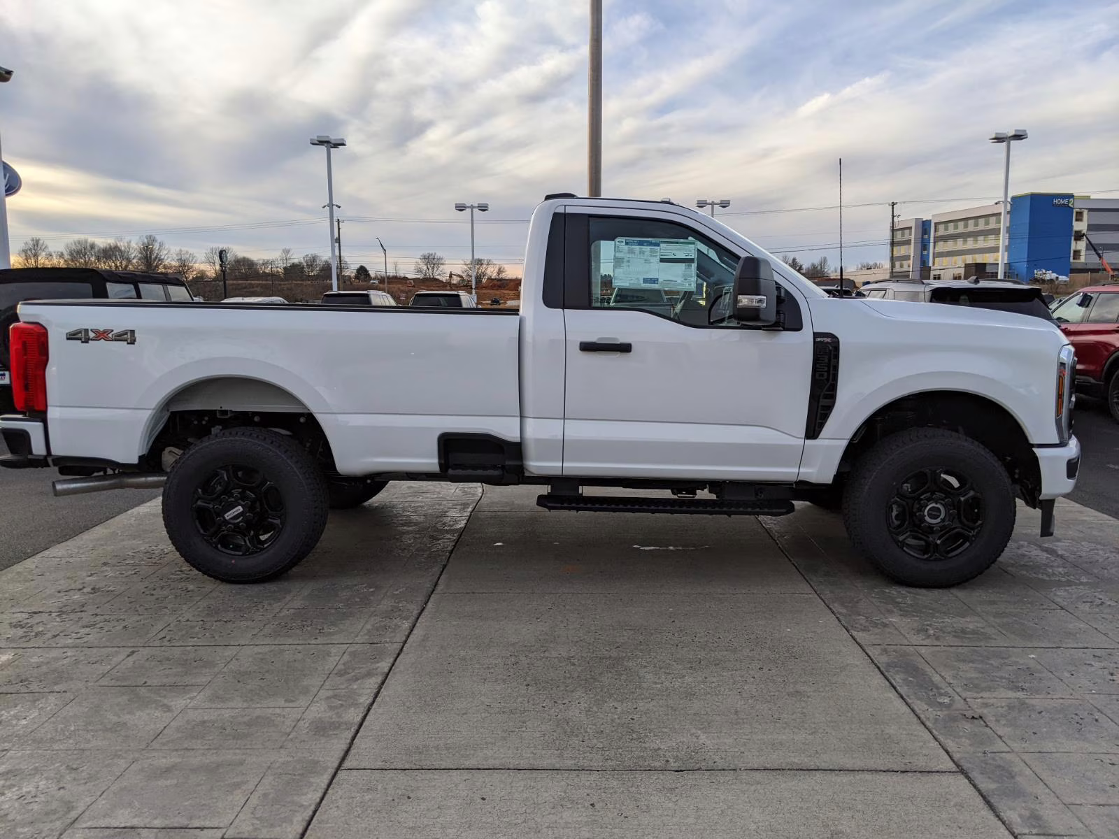 2026 Oxford White Ford Super Duty F-350 SRW XL 4X4 Truck