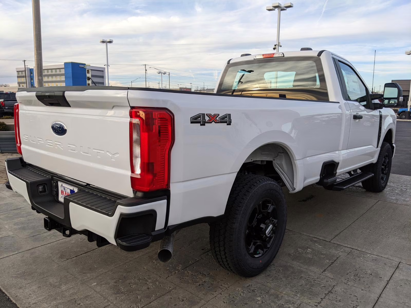 2026 Oxford White Ford Super Duty F-350 SRW XL 4X4 Truck
