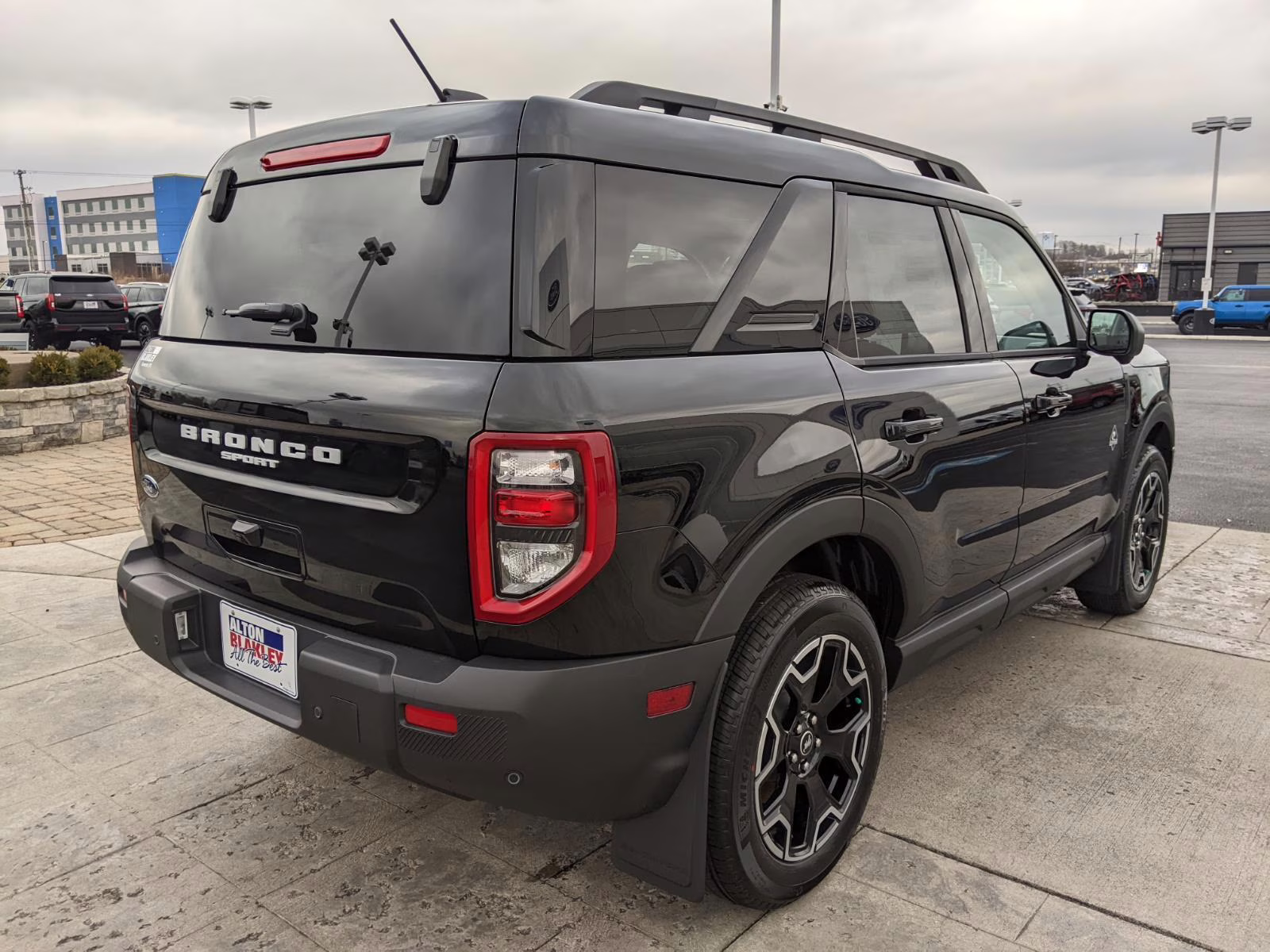 2025 Shadow Black Ford Bronco Sport Outer Banks 4X4 SUV