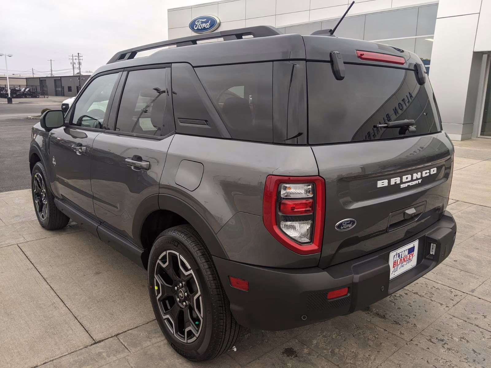 2025 Carbonized Gray Metallic Ford Bronco Sport Outer Banks 4X4 SUV