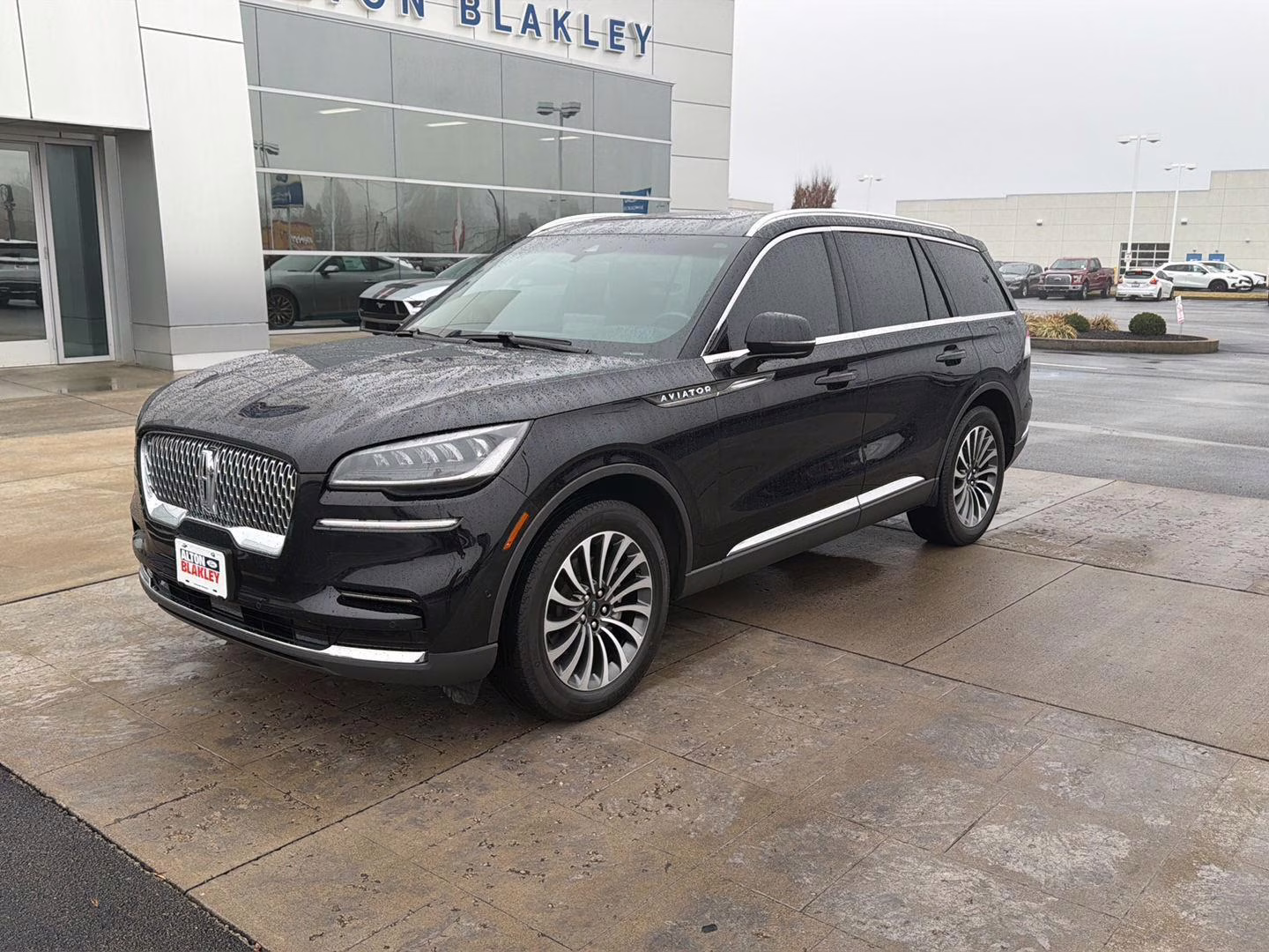 2023 Infinite Black Metallic Clearcoat Lincoln Aviator Reserve AWD SUV
