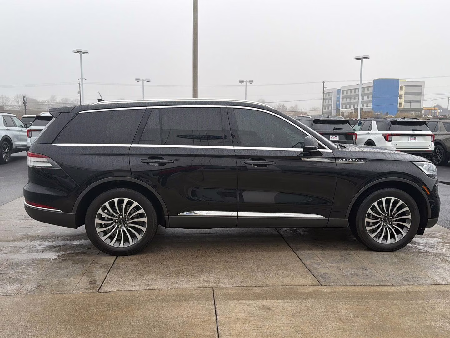 2023 Infinite Black Metallic Clearcoat Lincoln Aviator Reserve AWD SUV