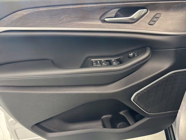 2026 Silver Zynith Jeep Grand Cherokee Limited 4X4 SUV