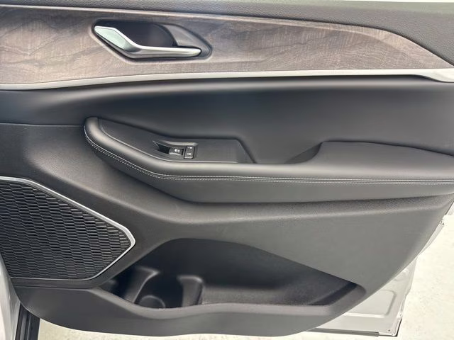 2026 Silver Zynith Jeep Grand Cherokee Limited 4X4 SUV