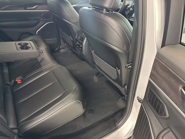 2026 Silver Zynith Jeep Grand Cherokee Limited 4X4 SUV