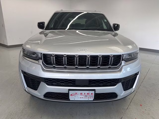 2026 Silver Zynith Jeep Grand Cherokee Limited 4X4 SUV