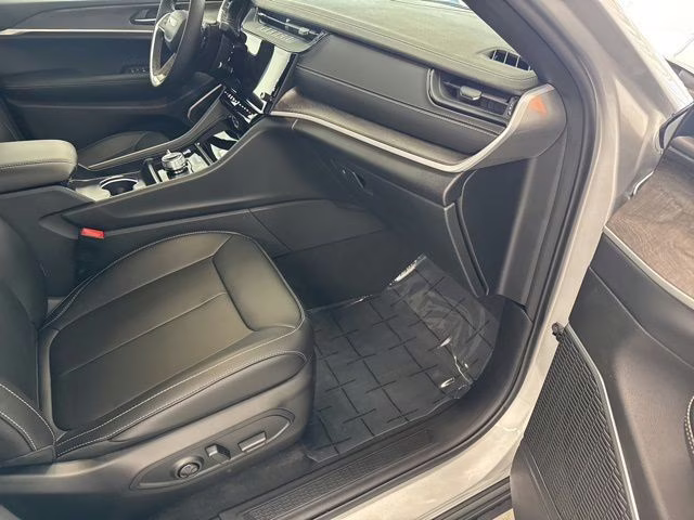 2026 Silver Zynith Jeep Grand Cherokee Limited 4X4 SUV