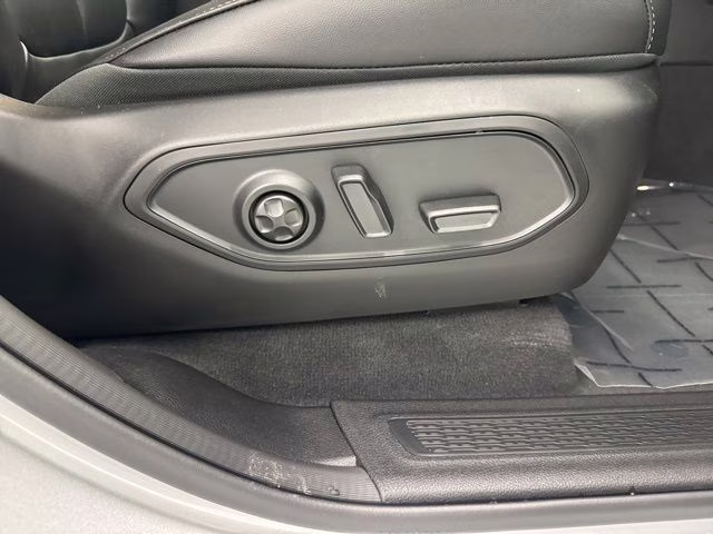 2026 Silver Zynith Jeep Grand Cherokee Limited 4X4 SUV