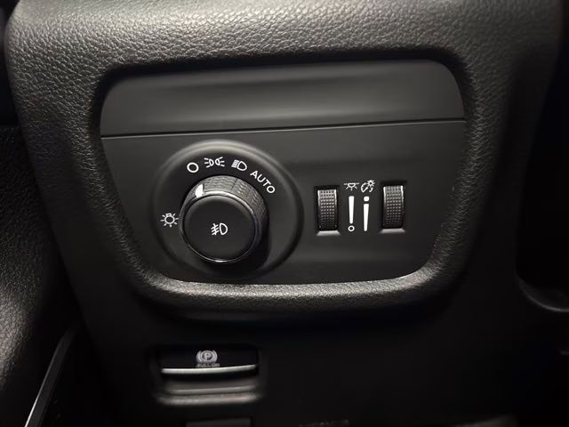 2026 Silver Zynith Jeep Grand Cherokee Limited 4X4 SUV