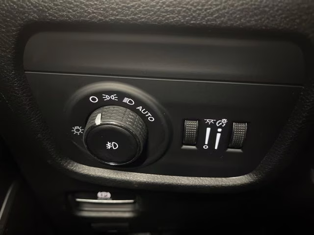 2026 Silver Zynith Jeep Grand Cherokee Limited 4X4 SUV