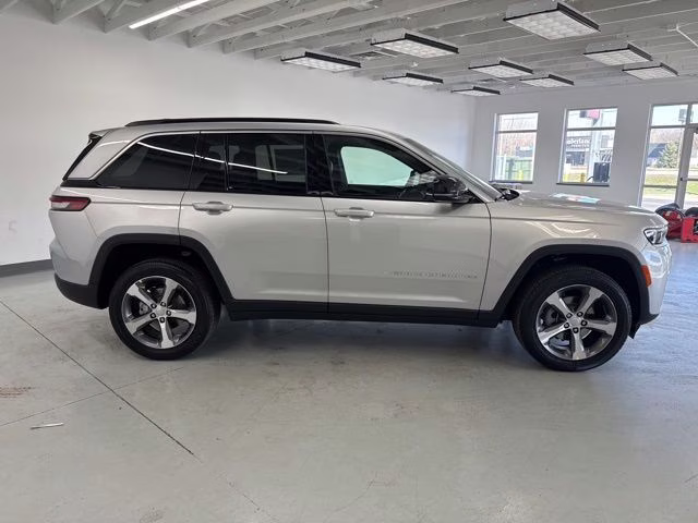 2026 Silver Zynith Jeep Grand Cherokee Limited 4X4 SUV