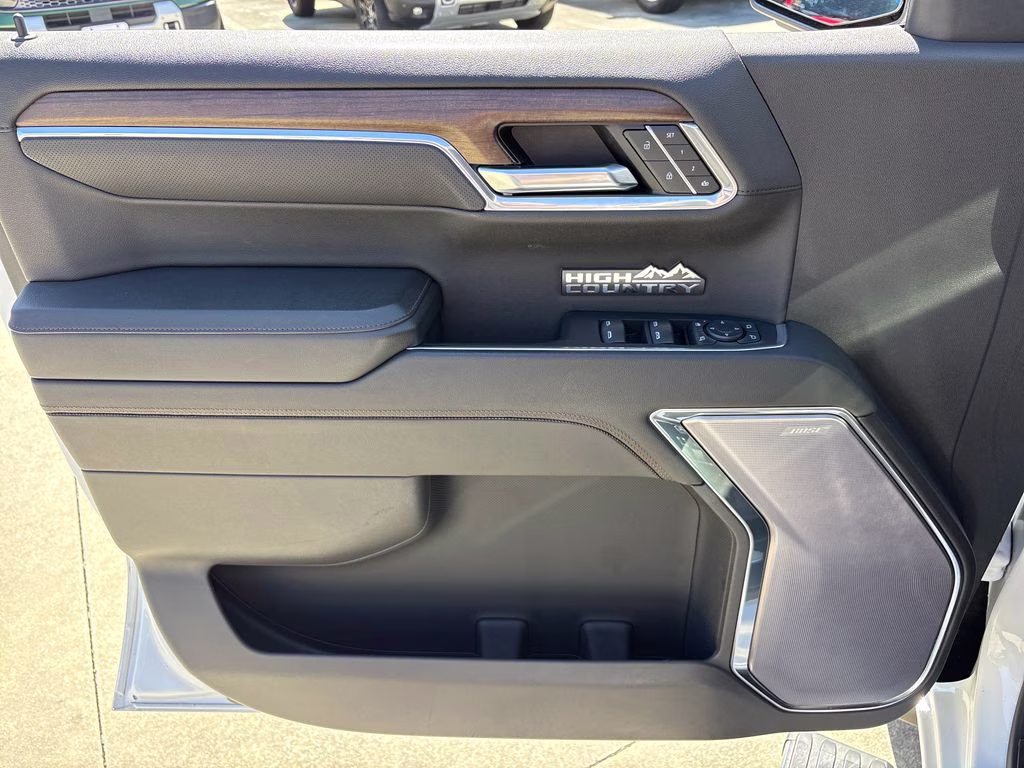 2023 Iridescent Pearl Tricoat Chevrolet Silverado 1500 High Country 4X4 Truck