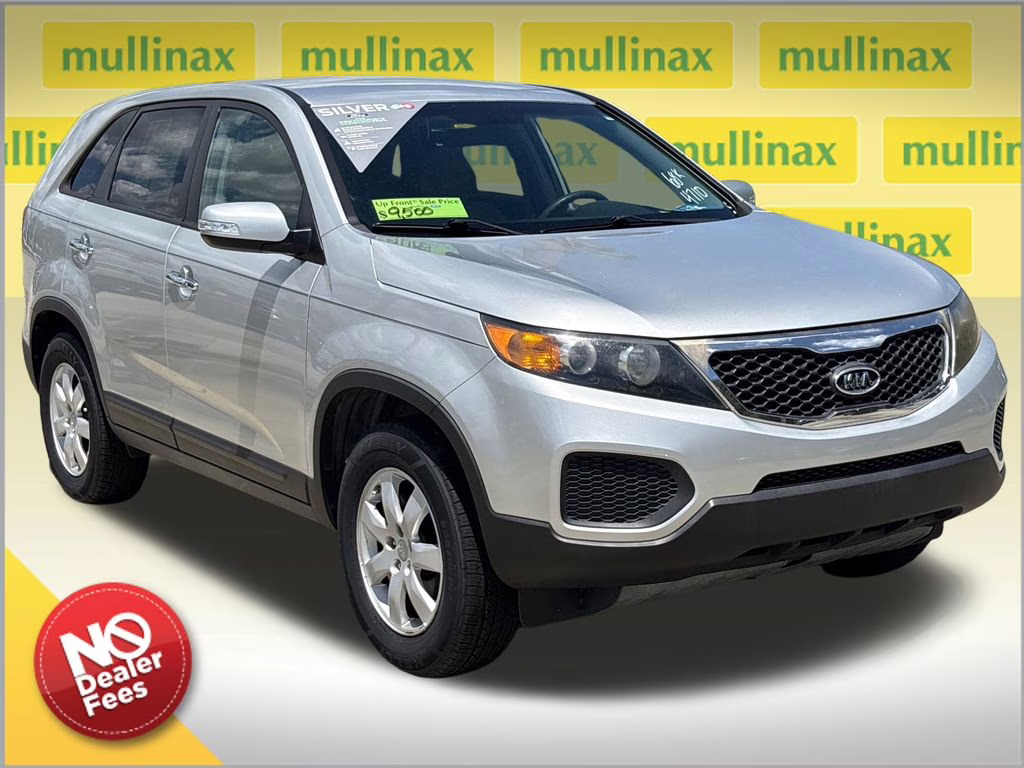 2013 Bright Silver Kia Sorento LX FWD SUV