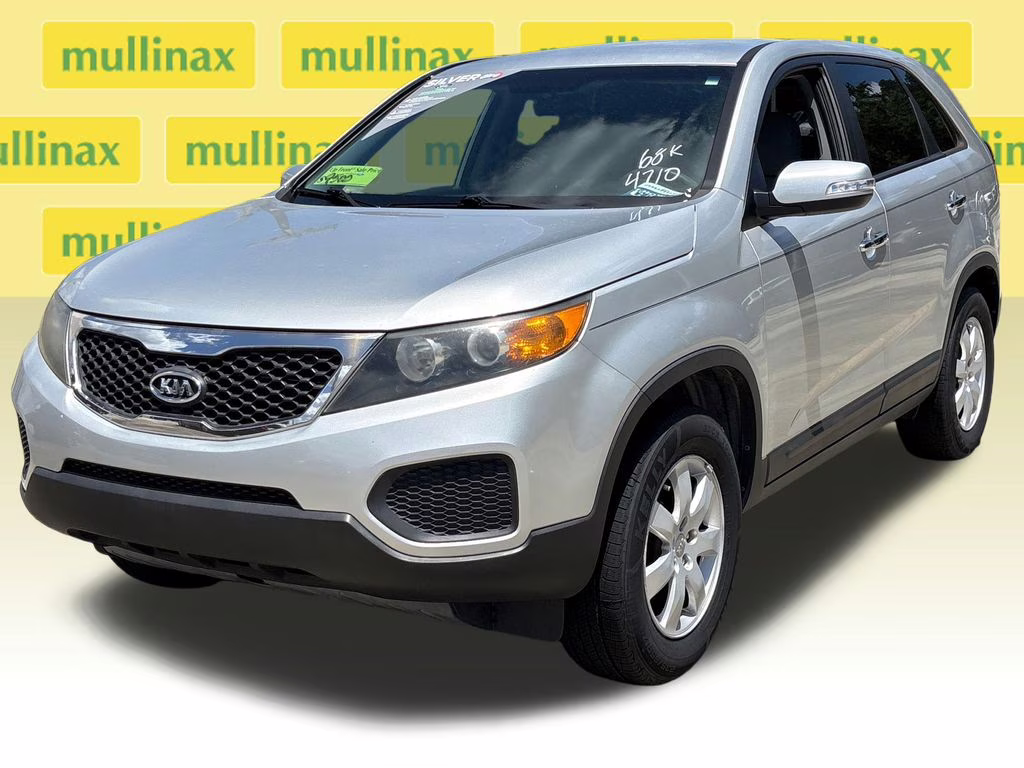 2013 Bright Silver Kia Sorento LX FWD SUV