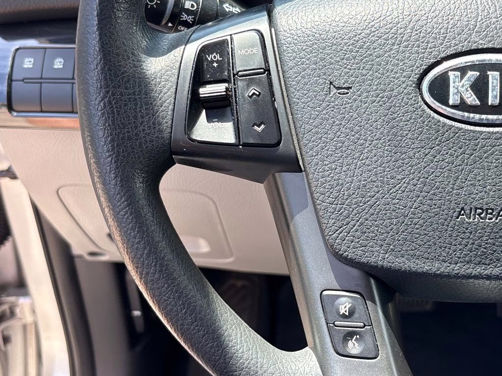 2013 Bright Silver Kia Sorento LX FWD SUV