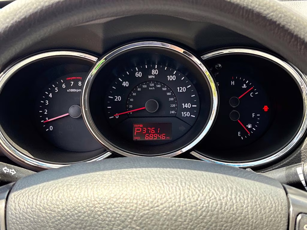 2013 Bright Silver Kia Sorento LX FWD SUV