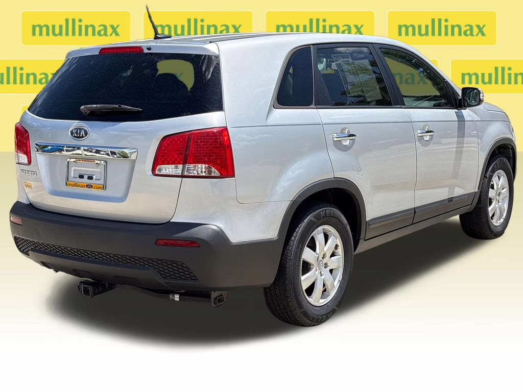 2013 Bright Silver Kia Sorento LX FWD SUV