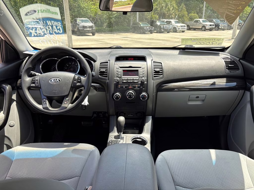 2013 Bright Silver Kia Sorento LX FWD SUV