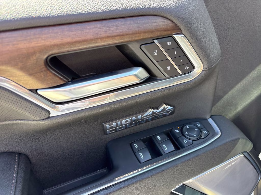 2023 Iridescent Pearl Tricoat Chevrolet Silverado 1500 High Country 4X4 Truck