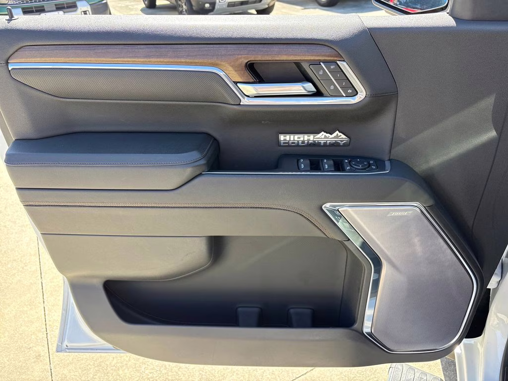 2023 Iridescent Pearl Tricoat Chevrolet Silverado 1500 High Country 4X4 Truck