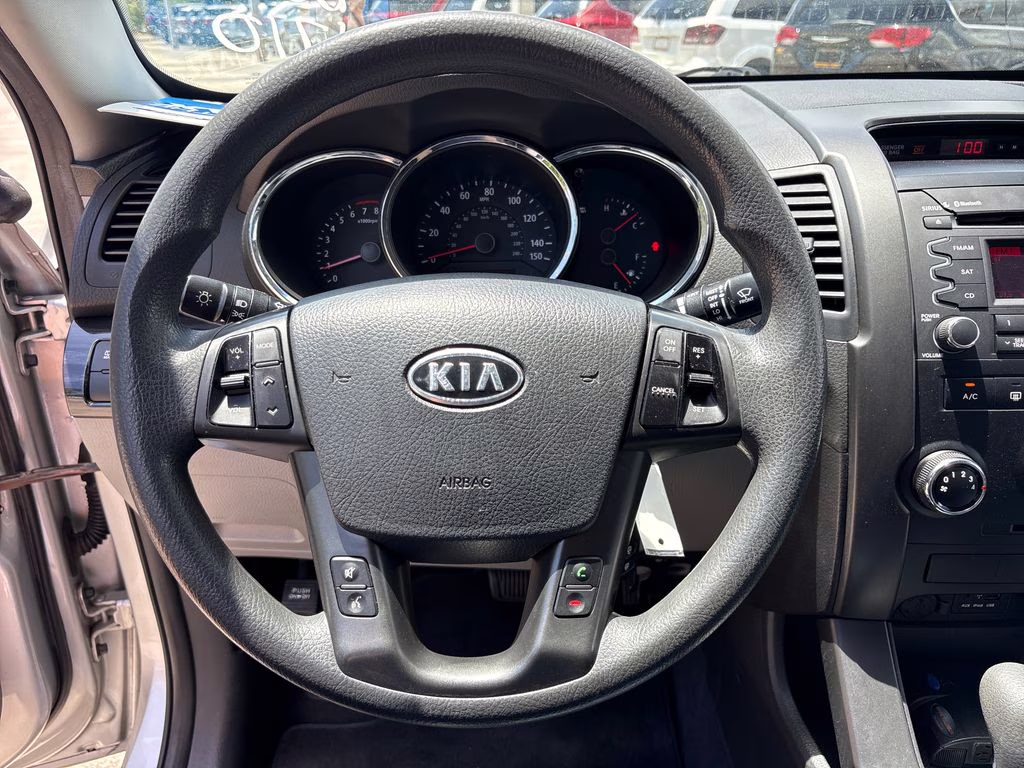 2013 Bright Silver Kia Sorento LX FWD SUV