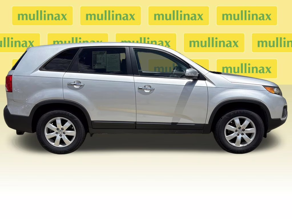 2013 Bright Silver Kia Sorento LX FWD SUV