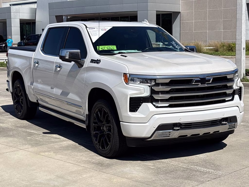 2023 Iridescent Pearl Tricoat Chevrolet Silverado 1500 High Country 4X4 Truck