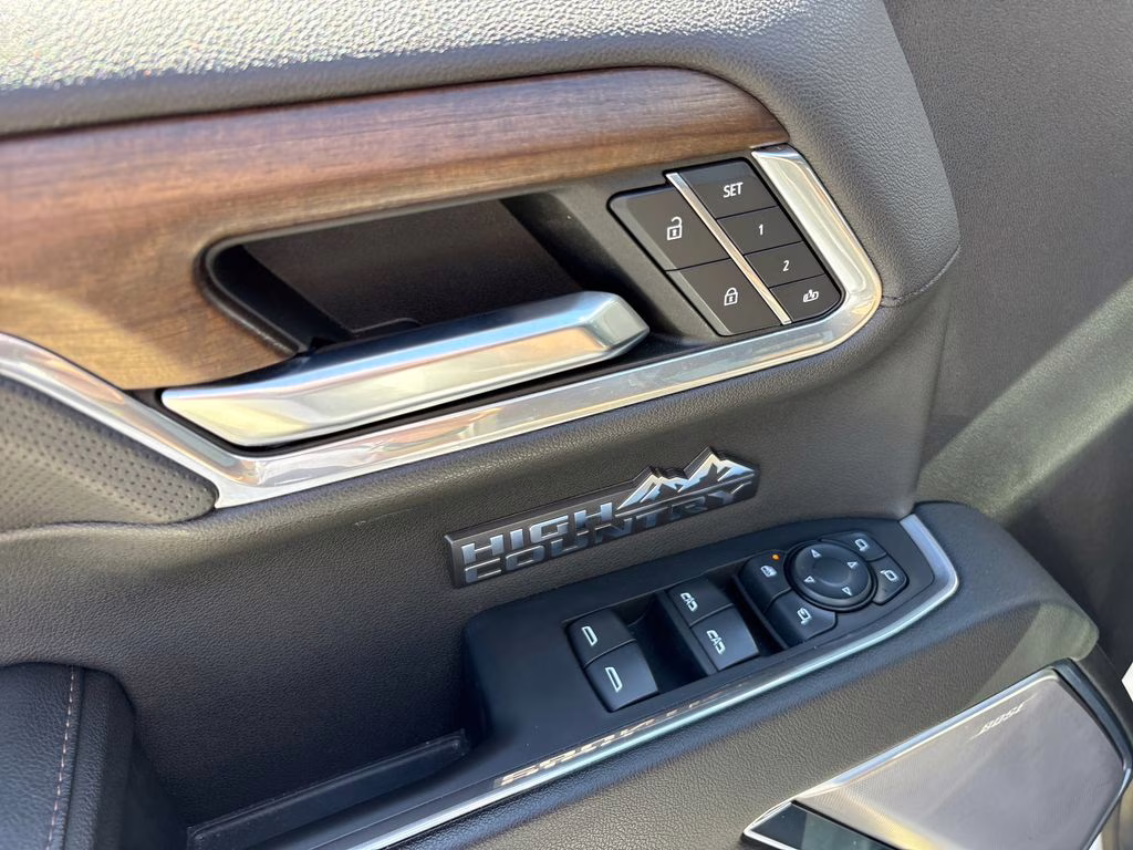 2023 Iridescent Pearl Tricoat Chevrolet Silverado 1500 High Country 4X4 Truck